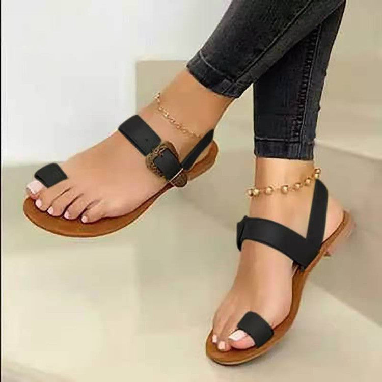 Flat Sandals With Toe Buckle